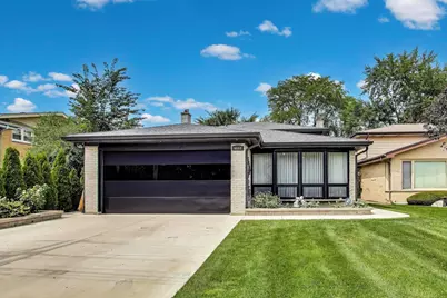 4664 W Lunt Avenue, Lincolnwood, IL 60712 - Photo 1