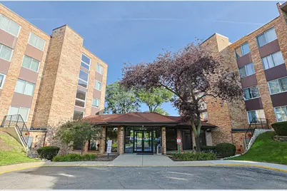 500 W Huntington Commons Road #147, Mount Prospect, IL 60056 - Photo 1