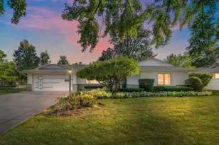 397 W Walnut Ave, Des Plaines, IL 60016 - Photo 1