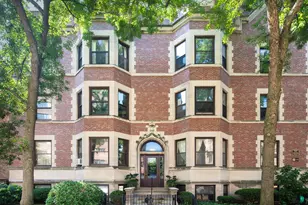 707 W Bittersweet Pl, Chicago, IL 60613 - Photo 1