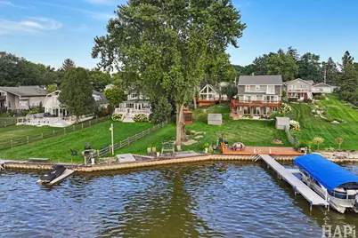 36 N Lake Avenue, Fox Lake, IL 60020 - Photo 1