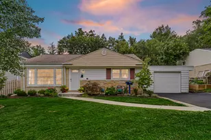 338 Maple St, Glen Ellyn, IL 60137 - Photo 1