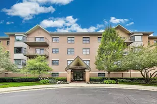 20 Trafalgar Square, Lincolnshire, IL 60069 - Photo 1