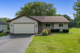 501 Bounty Dr, Poplar Grove, IL 61065 - Photo 1