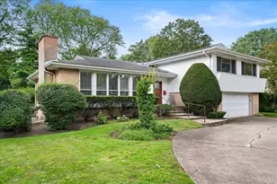 746 Woodridge Ln, Glencoe, IL 60022 - Photo 1