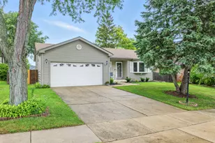 312 Exmoor Dr, Streamwood, IL 60107 - Photo 1