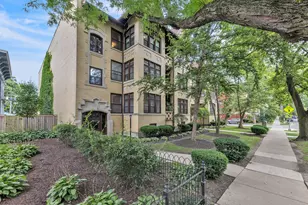 304 N Oak Park Ave, Oak Park, IL 60302 - Photo 1