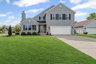 350 Prairie Ridge Dr, Woodstock, IL 60098 - Photo 1