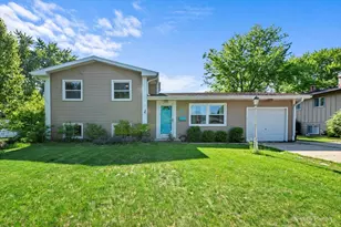 860 Darlington Ln, Crystal Lake, IL 60014 - Photo 1