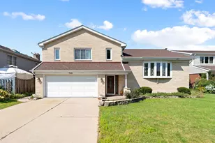 748 Yorkshire Ln, Des Plaines, IL 60016 - Photo 1