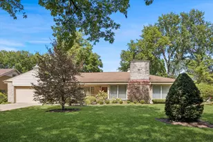 207 W Claremont St, Elmhurst, IL 60126 - Photo 1