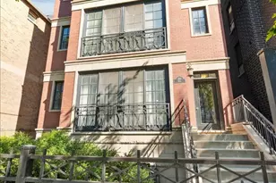 920 W Barry Ave, Chicago, IL 60657 - Photo 1