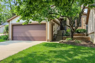 1149 Wheaton Oaks Dr, Wheaton, IL 60187 - Photo 1