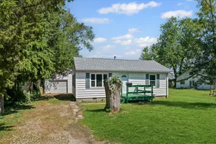 431 E Chestnut St, Paxton, IL 60957 - Photo 1