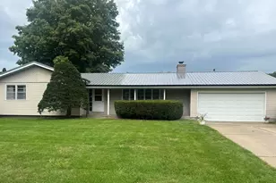 122 Shirley Ave, Rochelle, IL 61068 - Photo 1