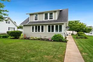 915 N 8th St, Rochelle, IL 61068 - Photo 1