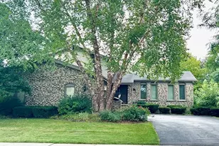 1239 E Carpenter Dr E, Palatine, IL 60074 - Photo 1