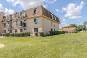 267 Shorewood Dr, Glendale Heights, IL 60139 - Photo 1