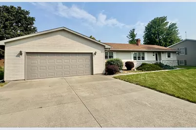 31 Colonial Drive, Clifton, IL 61727 - Photo 1