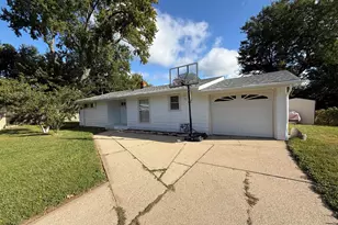 1011 Foster Ct, Rockford, IL 61102 - Photo 1