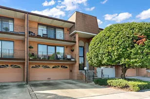 4025 W 93rd Pl, Oak Lawn, IL 60453 - Photo 1