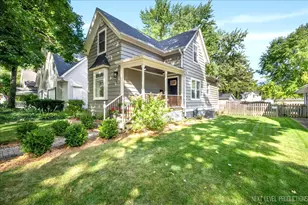 910 S 4th St, Saint Charles, IL 60174 - Photo 1