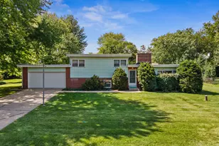 311 Roberts Ln, Batavia, IL 60510 - Photo 1