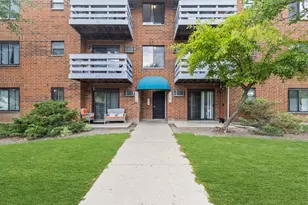 1319 N Winslowe Dr, Palatine, IL 60074 - Photo 1