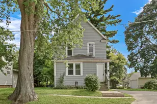 725 18th St, North Chicago, IL 60064 - Photo 1