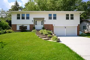 21W745 Glen Valley Dr, Glen Ellyn, IL 60137 - Photo 1