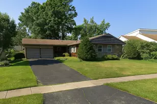 394 Indian Hill Dr, Buffalo Grove, IL 60089 - Photo 1