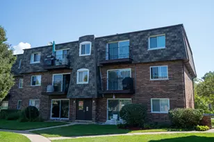 9355 Bay Colony Dr, Des Plaines, IL 60016 - Photo 1