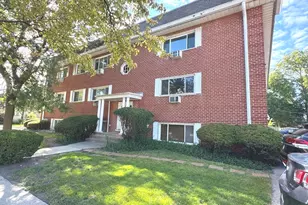 727 S Maple Ave, Oak Park, IL 60304 - Photo 1