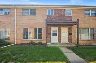 202 Linn Ct, North Aurora, IL 60542 - Photo 1