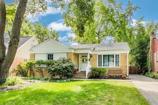 815 E Olive St, Arlington Heights, IL 60004 - Photo 1