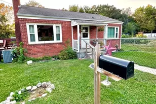 201 E Graham St, Dixon, IL 61021 - Photo 1