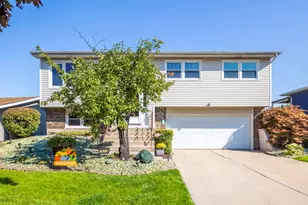 7810 166th Pl, Tinley Park, IL 60477 - Photo 1