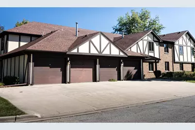 406 Carol Court #B2, Pontiac, IL 61764 - Photo 1