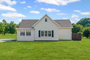 28 Ash St, Wedron, IL 61882 - Photo 1