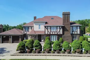 818 Brentwood Dr, Bensenville, IL 60106 - Photo 1