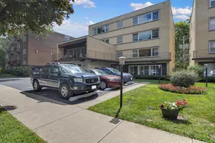 947 Pleasant St, Oak Park, IL 60302 - Photo 1