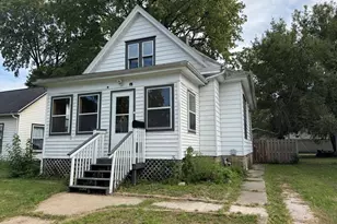 734 W Henry St, Pontiac, IL 61764 - Photo 1