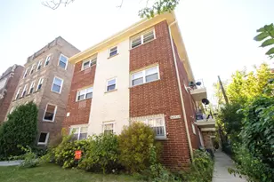 2065 W Farwell Ave, Chicago, IL 60659 - Photo 1