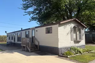 2211 Crestview Dr, Princeton, IL 61356 - Photo 1
