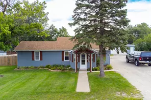 614 Cayuga St, Joliet, IL 60432 - Photo 1