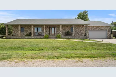 201 E Green Street, Secor, IL 61771 - Photo 1