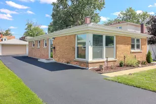 417 Hyde Park Ave, Hillside, IL 60162 - Photo 1