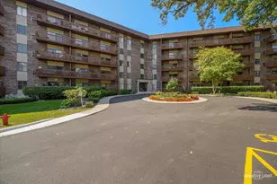 120 Lakeview Dr, Bloomingdale, IL 60108 - Photo 1