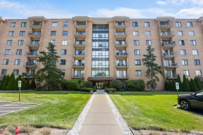 1727 W Crystal Lane #403, Mount Prospect, IL 60056 - Photo 1