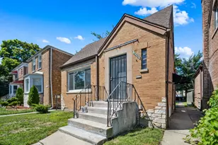 10040 S Vernon Ave, Chicago, IL 60628 - Photo 1